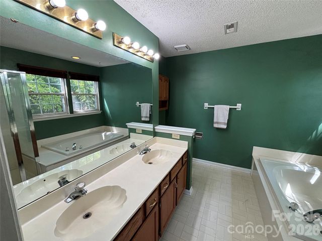 2601 Yarrow Road, Charlotte, NC 28213