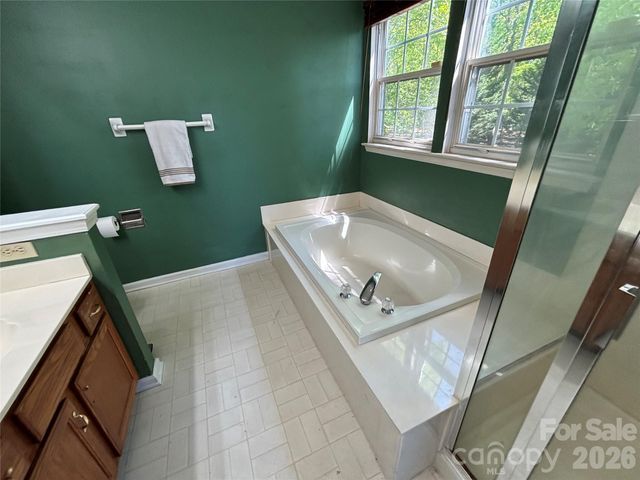 2601 Yarrow Road, Charlotte, NC 28213