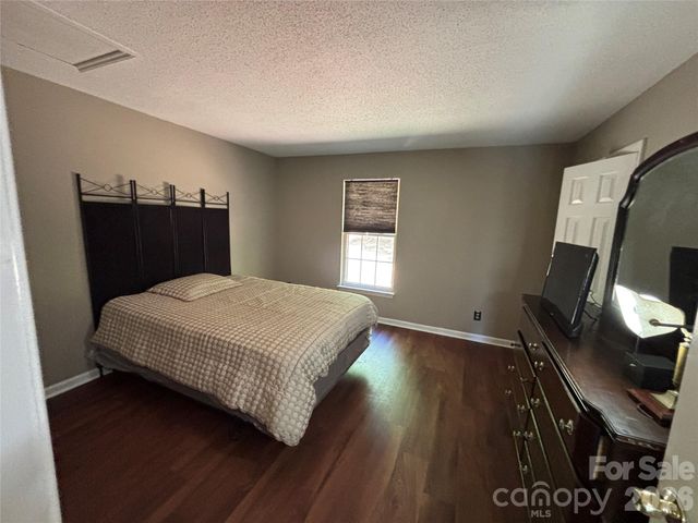 2601 Yarrow Road, Charlotte, NC 28213