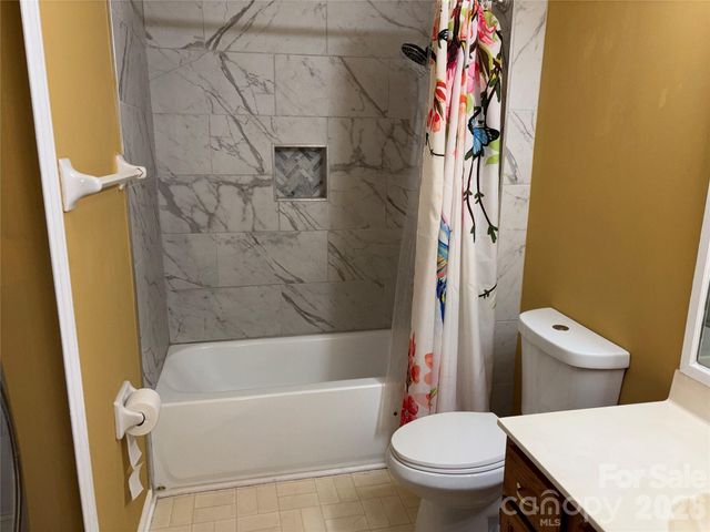 2601 Yarrow Road, Charlotte, NC 28213