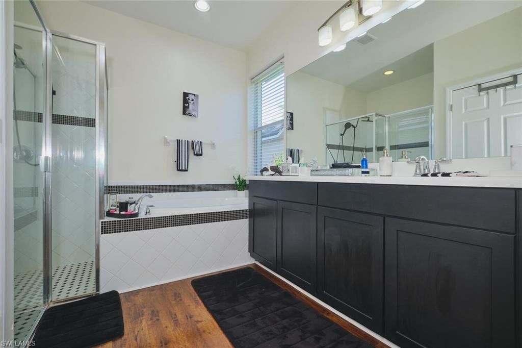 Image 15 of property listing at 2710 Brightside CT, Cape Coral, FL 33991