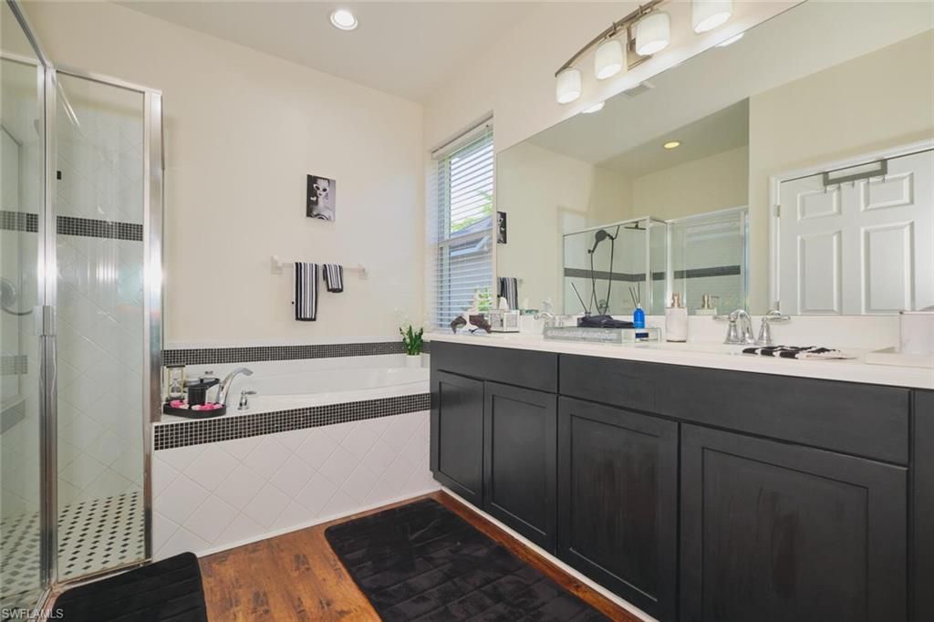 Image 16 of property listing at 2710 Brightside CT, Cape Coral, FL 33991