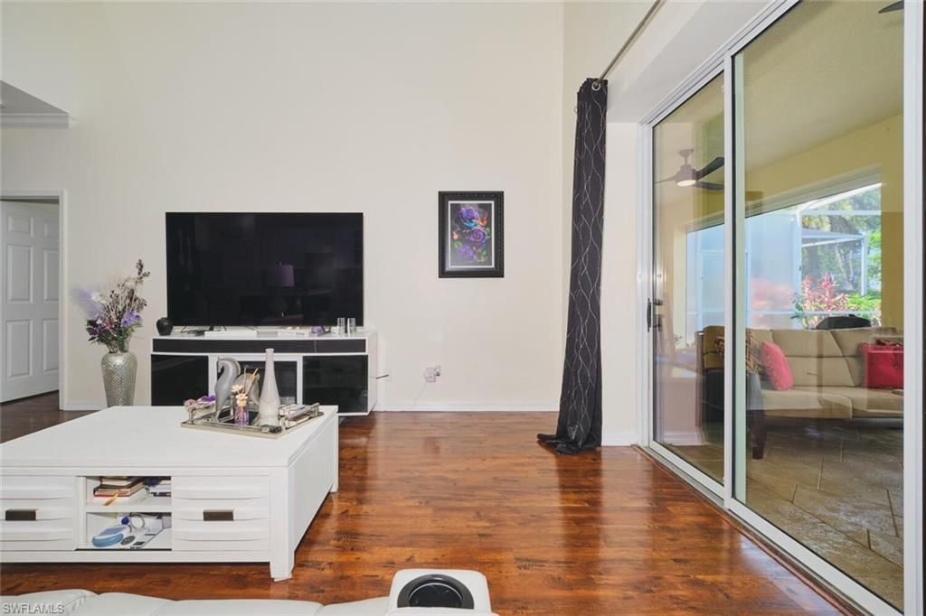 Image 5 of property listing at 2710 Brightside CT, Cape Coral, FL 33991