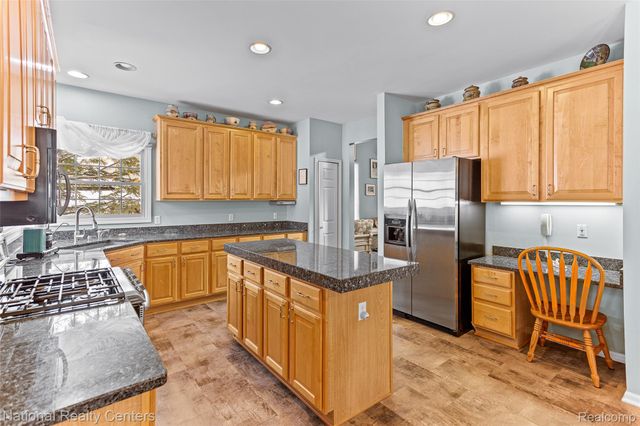 2028 Applebrook Drive, Commerce Charter Township, MI 48382