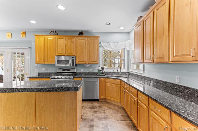 2028 Applebrook Drive, Commerce Charter Township, MI 48382