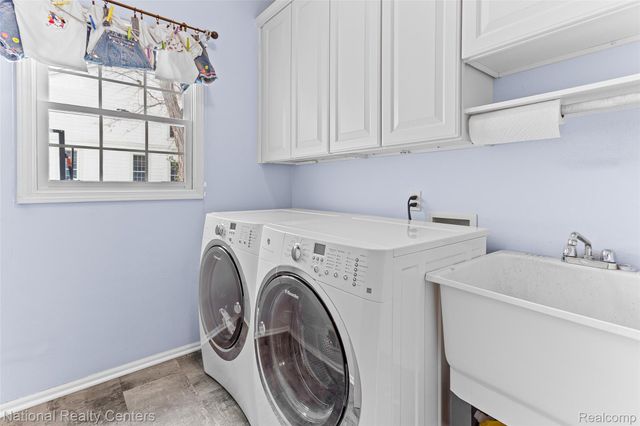 2028 Applebrook Drive, Commerce Charter Township, MI 48382