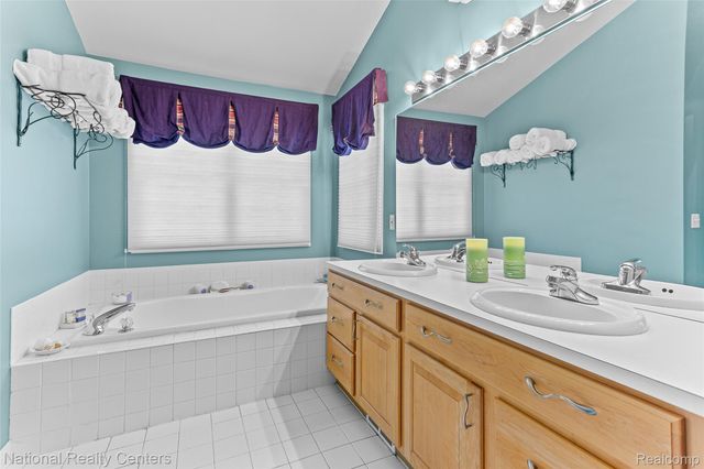 2028 Applebrook Drive, Commerce Charter Township, MI 48382