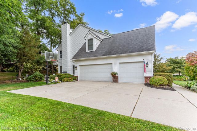 2028 Applebrook Drive, Commerce Charter Township, MI 48382