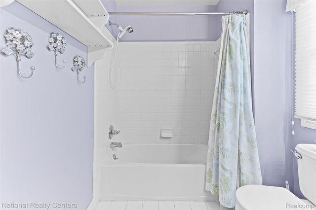 2028 Applebrook Drive, Commerce Charter Township, MI 48382