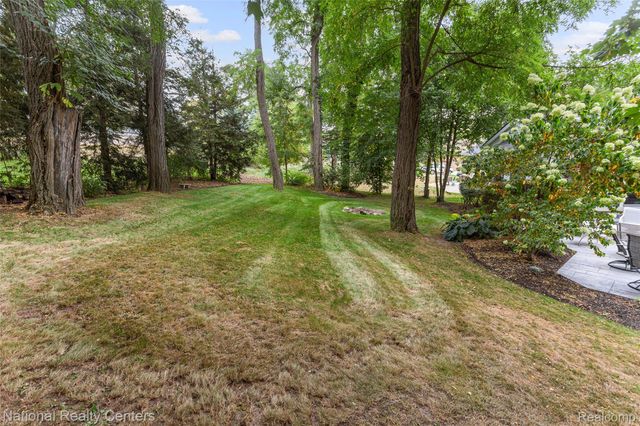 2028 Applebrook Drive, Commerce Charter Township, MI 48382