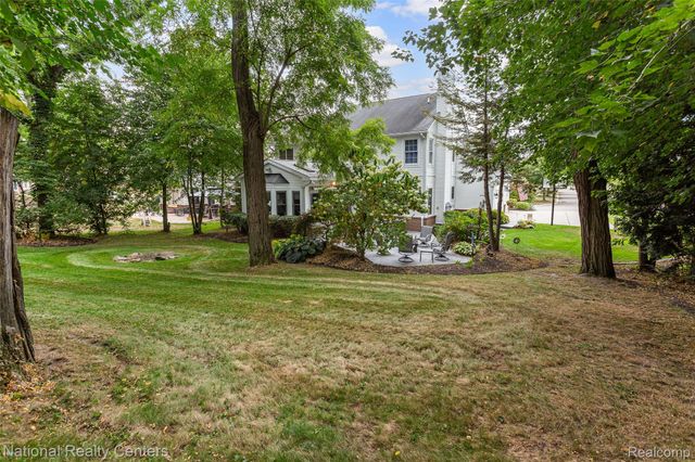 2028 Applebrook Drive, Commerce Charter Township, MI 48382