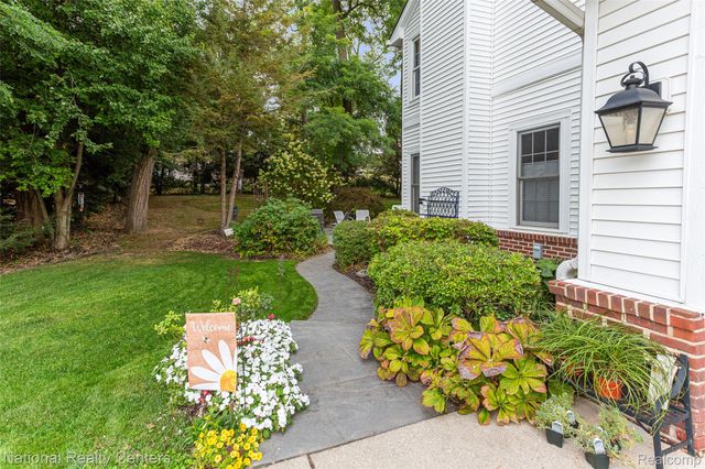 2028 Applebrook Drive, Commerce Charter Township, MI 48382