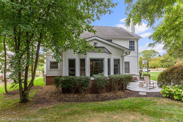 2028 Applebrook Drive, Commerce Charter Township, MI 48382