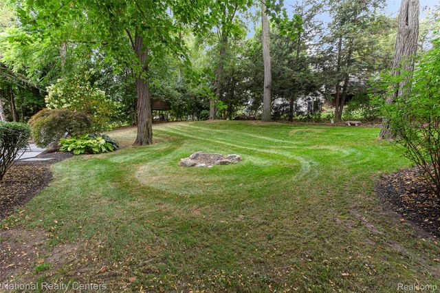 2028 Applebrook Drive, Commerce Charter Township, MI 48382