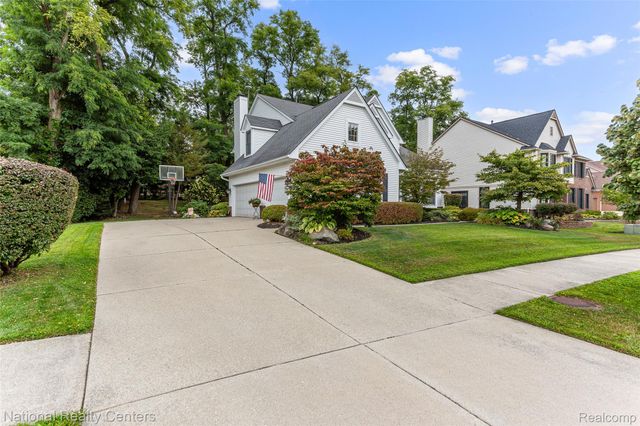 2028 Applebrook Drive, Commerce Charter Township, MI 48382