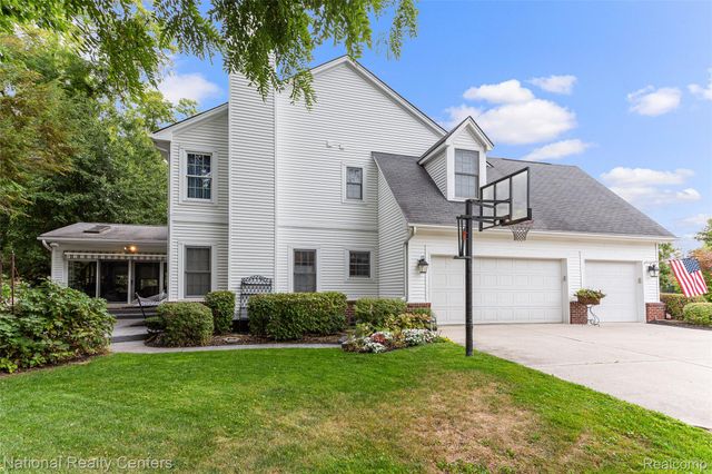 2028 Applebrook Drive, Commerce Charter Township, MI 48382