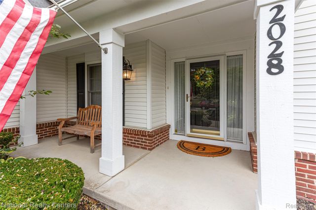 2028 Applebrook Drive, Commerce Charter Township, MI 48382