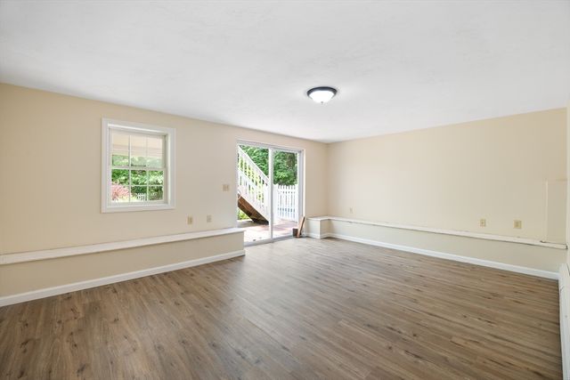 140 Paradise Ln, Sturbridge, MA 01518