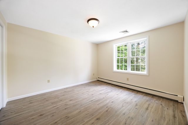 140 Paradise Ln, Sturbridge, MA 01518