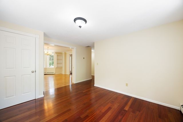 140 Paradise Ln, Sturbridge, MA 01518