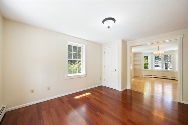 140 Paradise Ln, Sturbridge, MA 01518