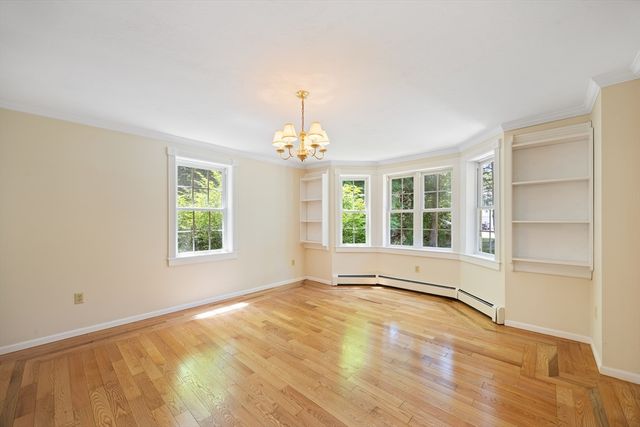 140 Paradise Ln, Sturbridge, MA 01518