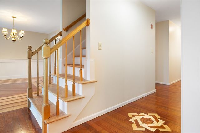 140 Paradise Ln, Sturbridge, MA 01518