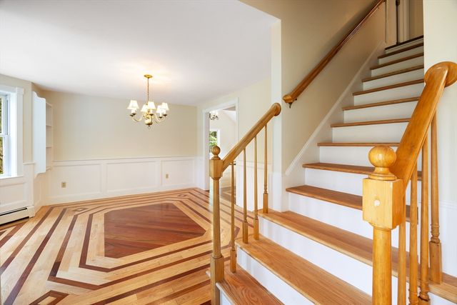 140 Paradise Ln, Sturbridge, MA 01518