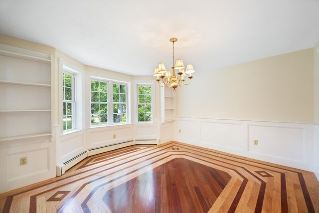 140 Paradise Ln, Sturbridge, MA 01518