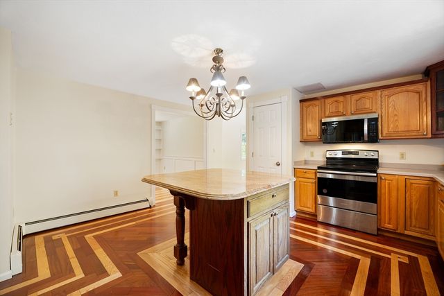140 Paradise Ln, Sturbridge, MA 01518