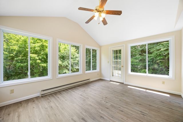 140 Paradise Ln, Sturbridge, MA 01518