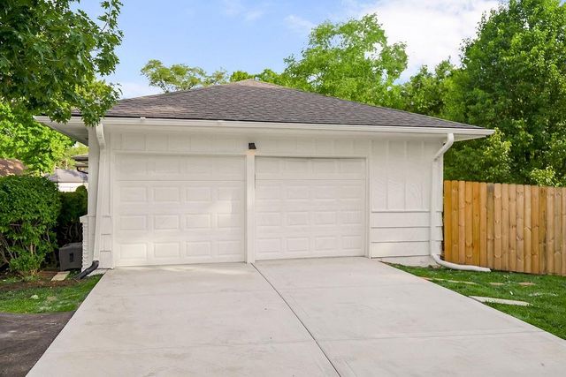 9500 Buena Vista Street, Overland Park, KS 66207