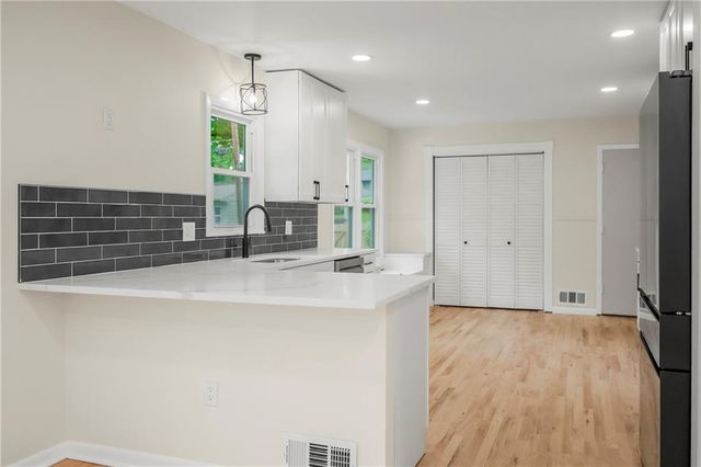 9500 Buena Vista Street, Overland Park, KS 66207