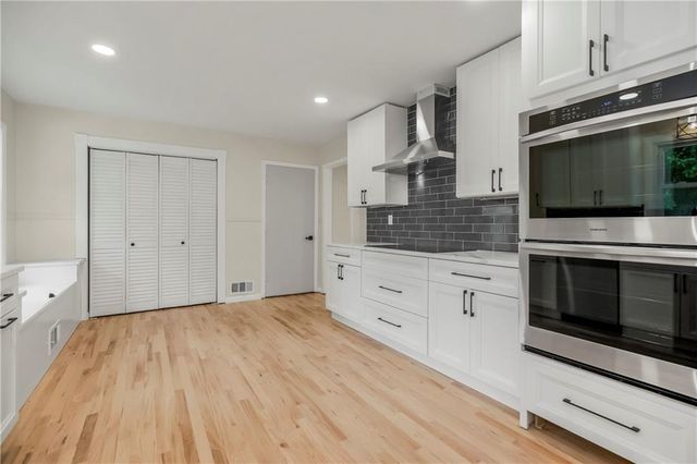 9500 Buena Vista Street, Overland Park, KS 66207