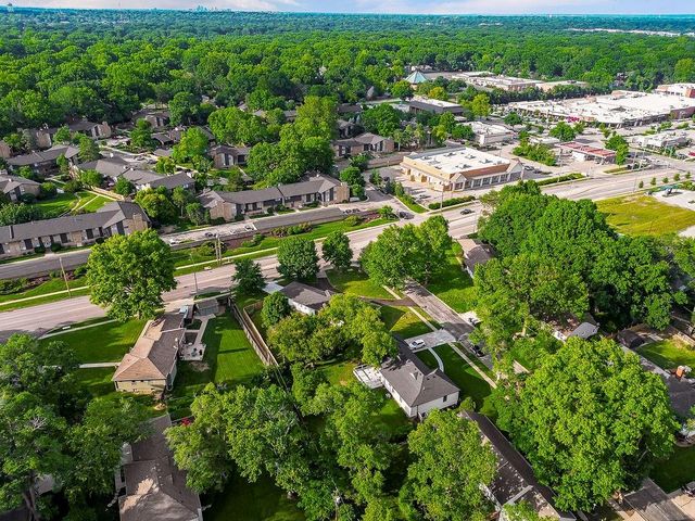 9500 Buena Vista Street, Overland Park, KS 66207