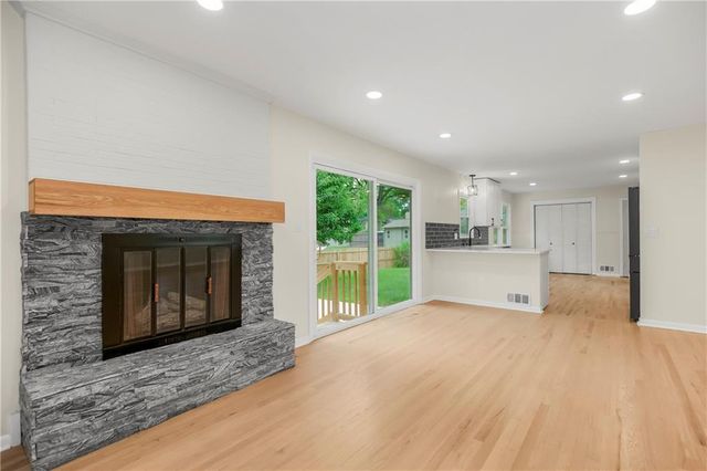 9500 Buena Vista Street, Overland Park, KS 66207