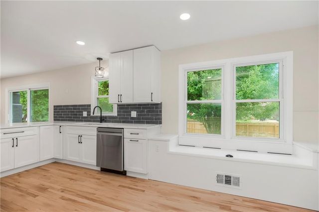 9500 Buena Vista Street, Overland Park, KS 66207