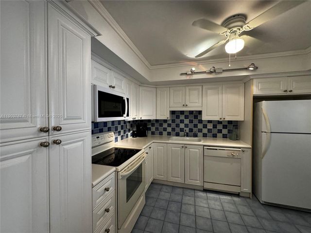 18061 Biscayne Blvd 1203, Aventura, FL 33160