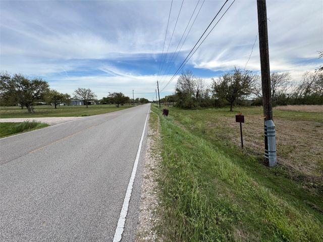 02 County Road 46, Danbury, TX 77534