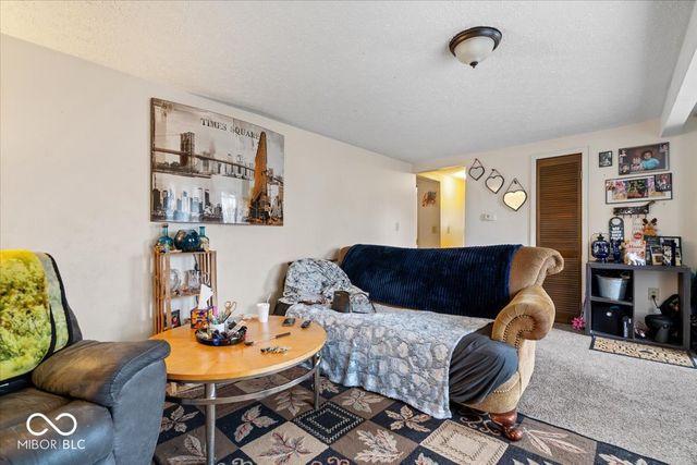 1121 E 5th Street, Greenfield, IN 46140