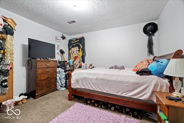 1121 E 5th Street, Greenfield, IN 46140