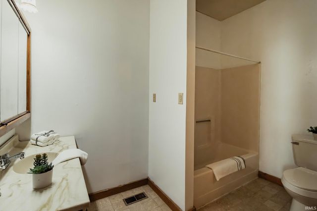 716 Waggoner Avenue, Evansville, IN 47713