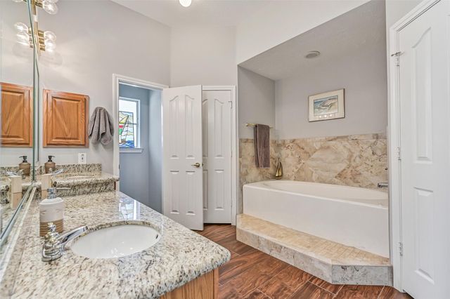 1007 Sable Drive, Friendswood, TX 77546