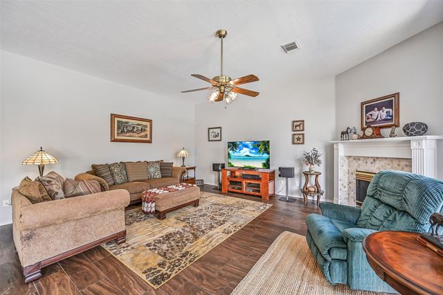 1007 Sable Drive, Friendswood, TX 77546