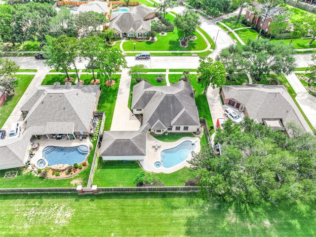 1007 Sable Drive, Friendswood, TX 77546