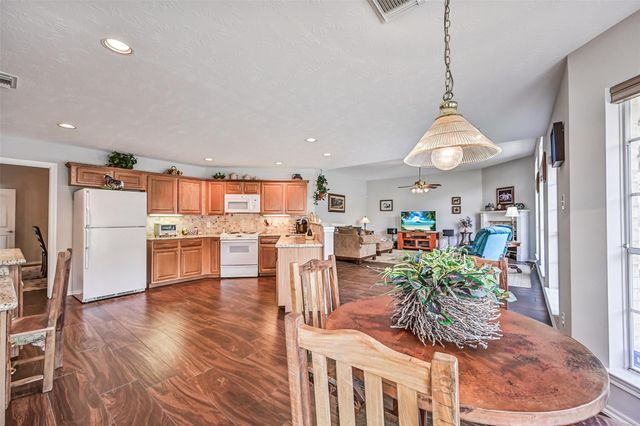 1007 Sable Drive, Friendswood, TX 77546