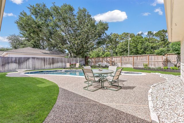 1007 Sable Drive, Friendswood, TX 77546