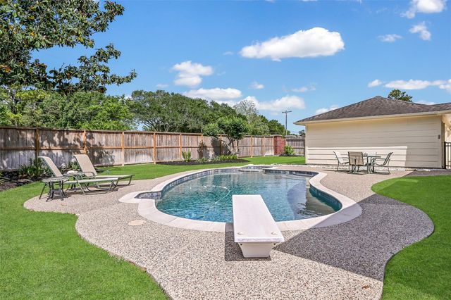 1007 Sable Drive, Friendswood, TX 77546