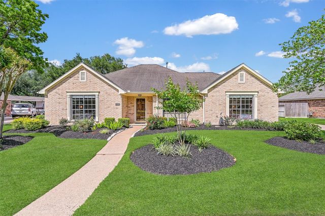 1007 Sable Drive, Friendswood, TX 77546