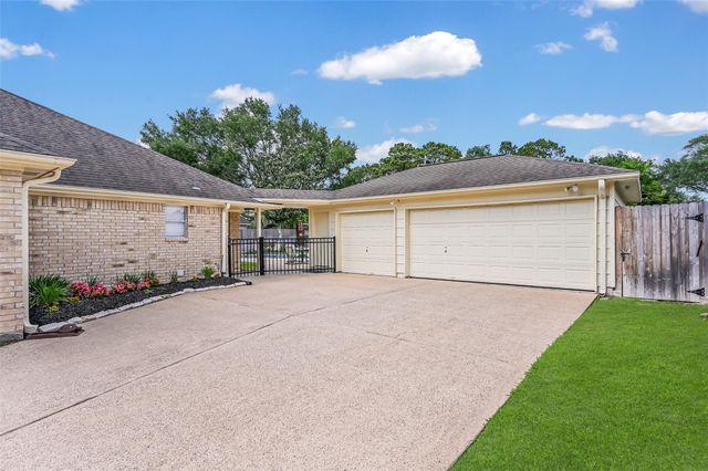 1007 Sable Drive, Friendswood, TX 77546
